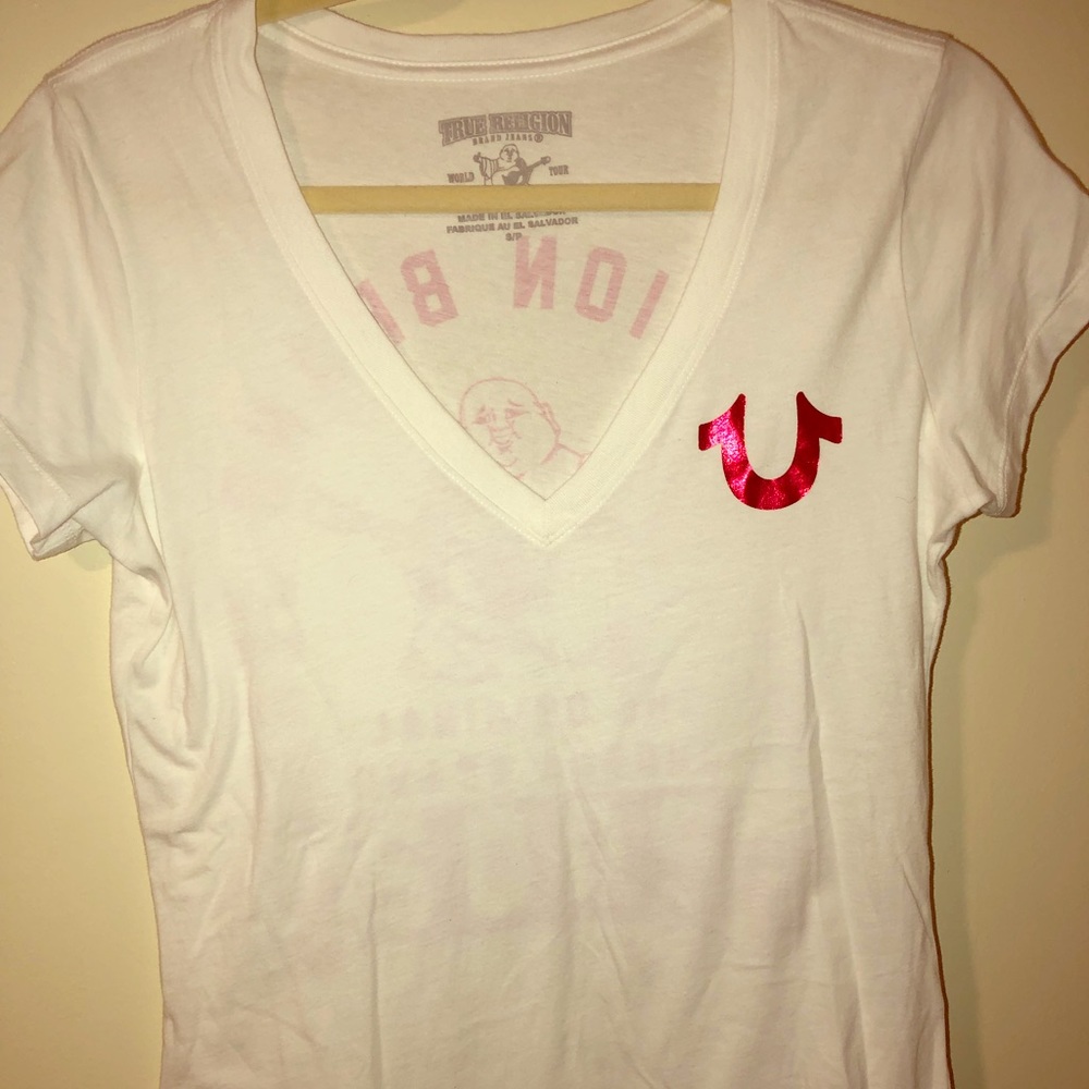 True Religion Women’s white v-neck t-shirt.